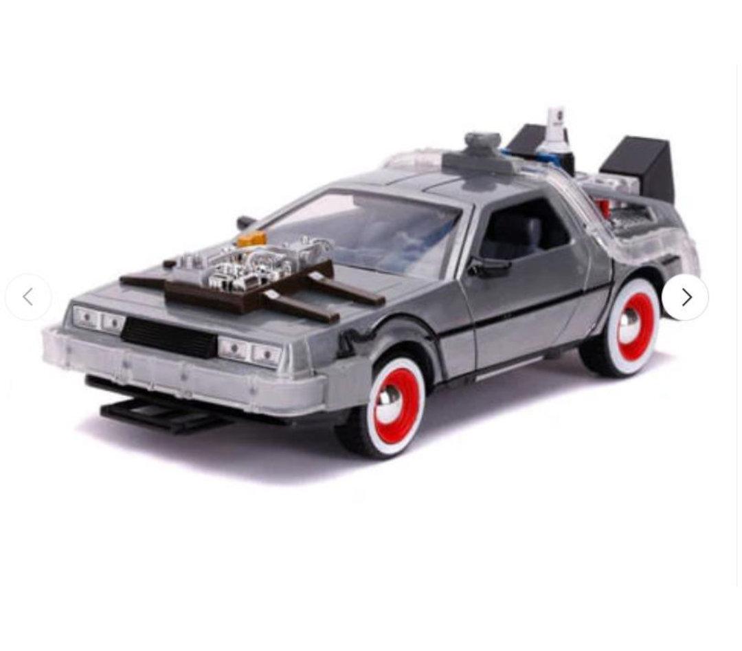 AUTO METALICO ESCALA 1:24 DELOREAN "VOLVER AL FUTURO 3"
